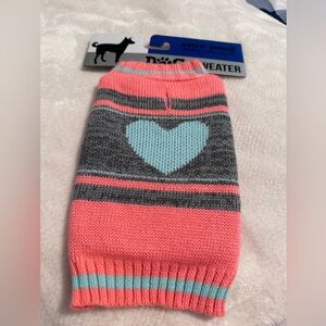 XS Dog sweater w heart design NWT